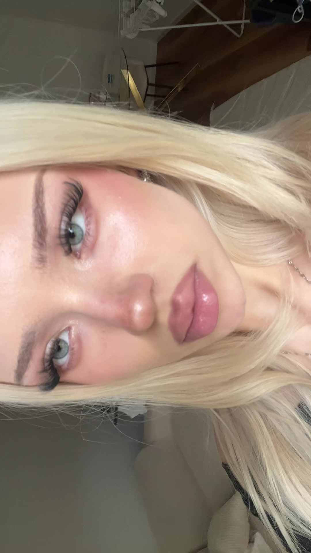 @аня