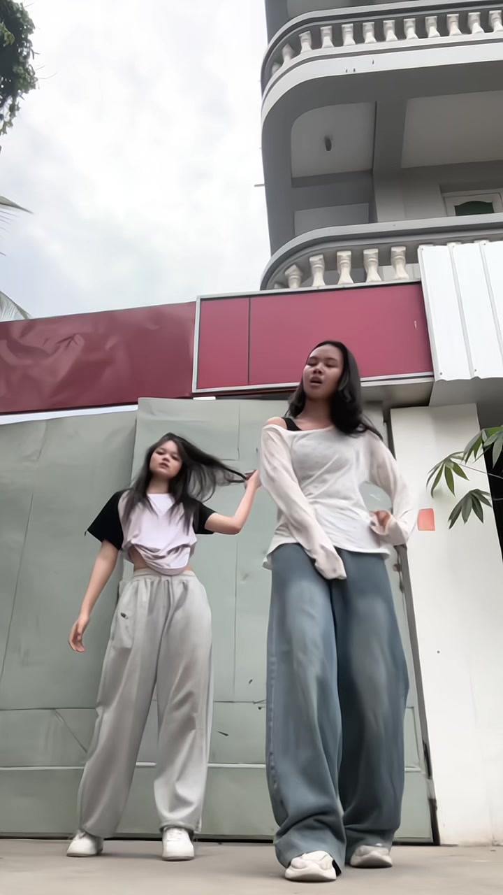 @esther (에스타)  ⋆ 𐙚 ̊.