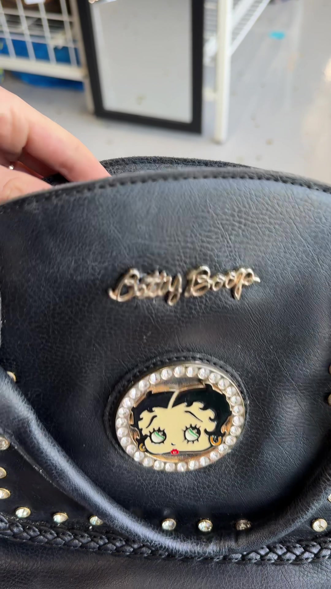 @wendyscloset_oncentral