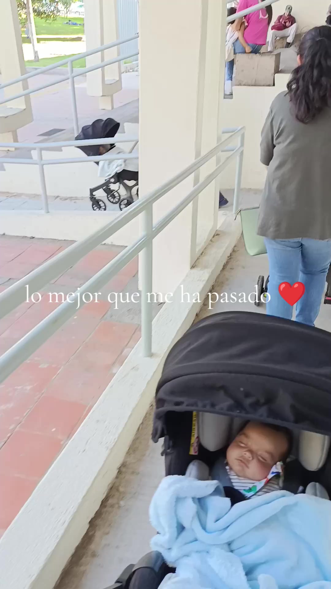 @esmeluna_tripletmom