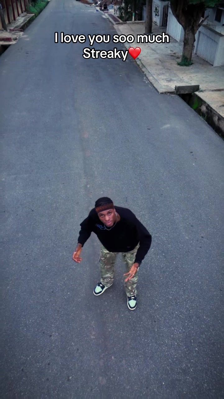 @Davodeee