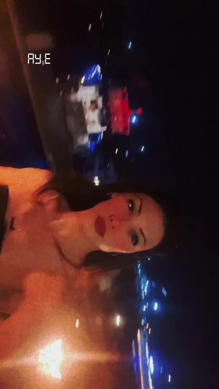 @Ay_g_0