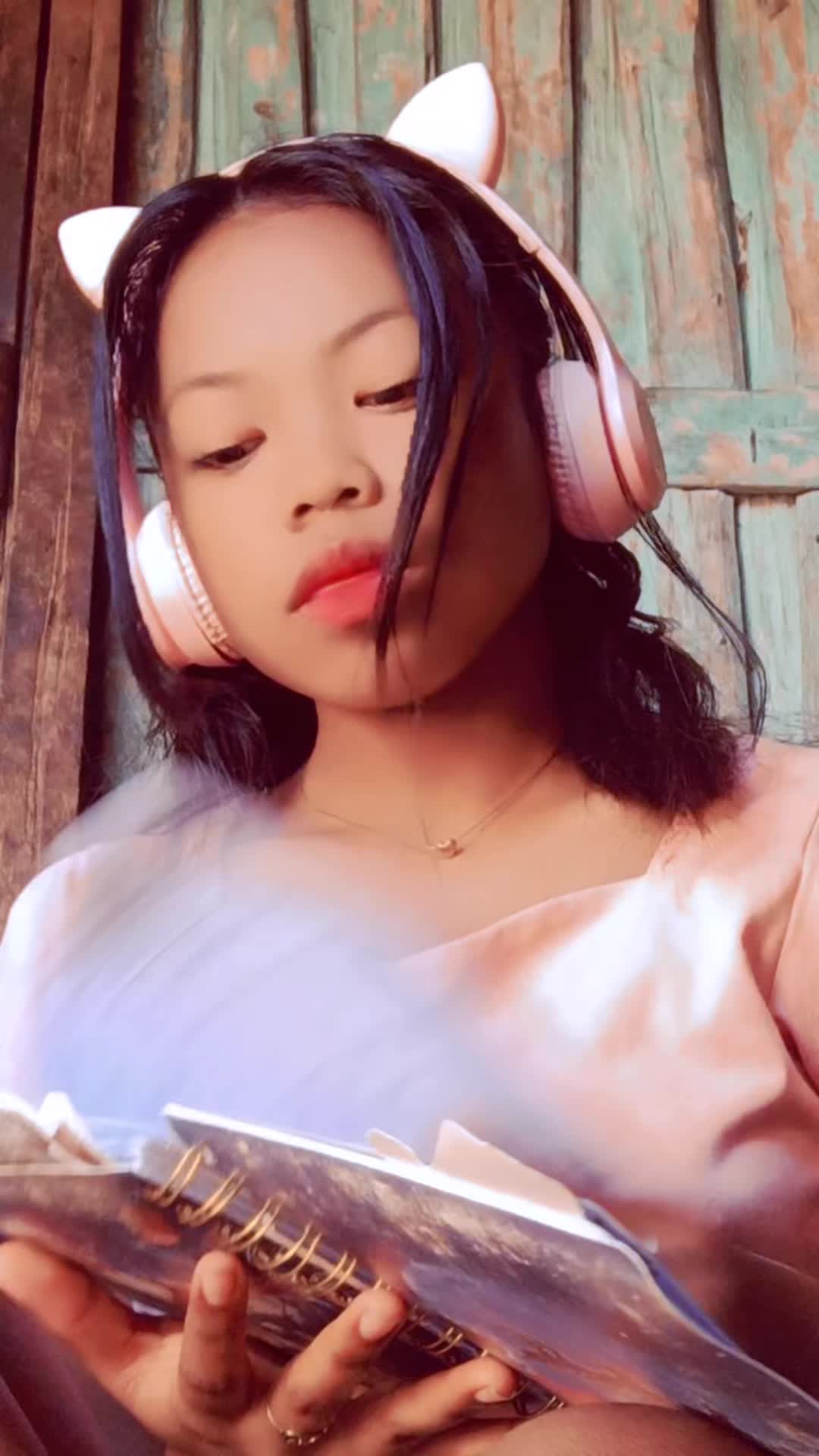 @mïnï lïah🦋