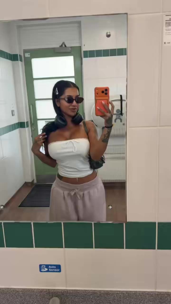 @Yasmina Khan🦋