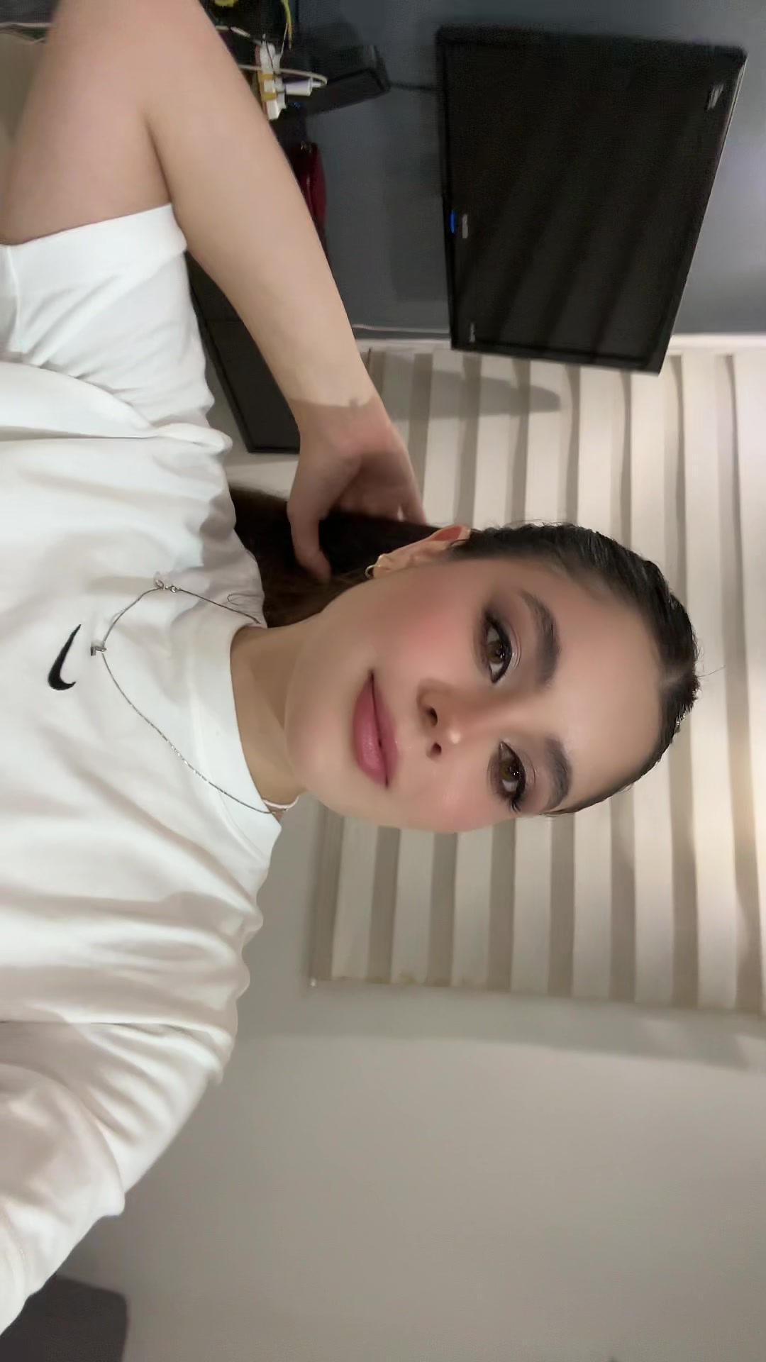 @laura