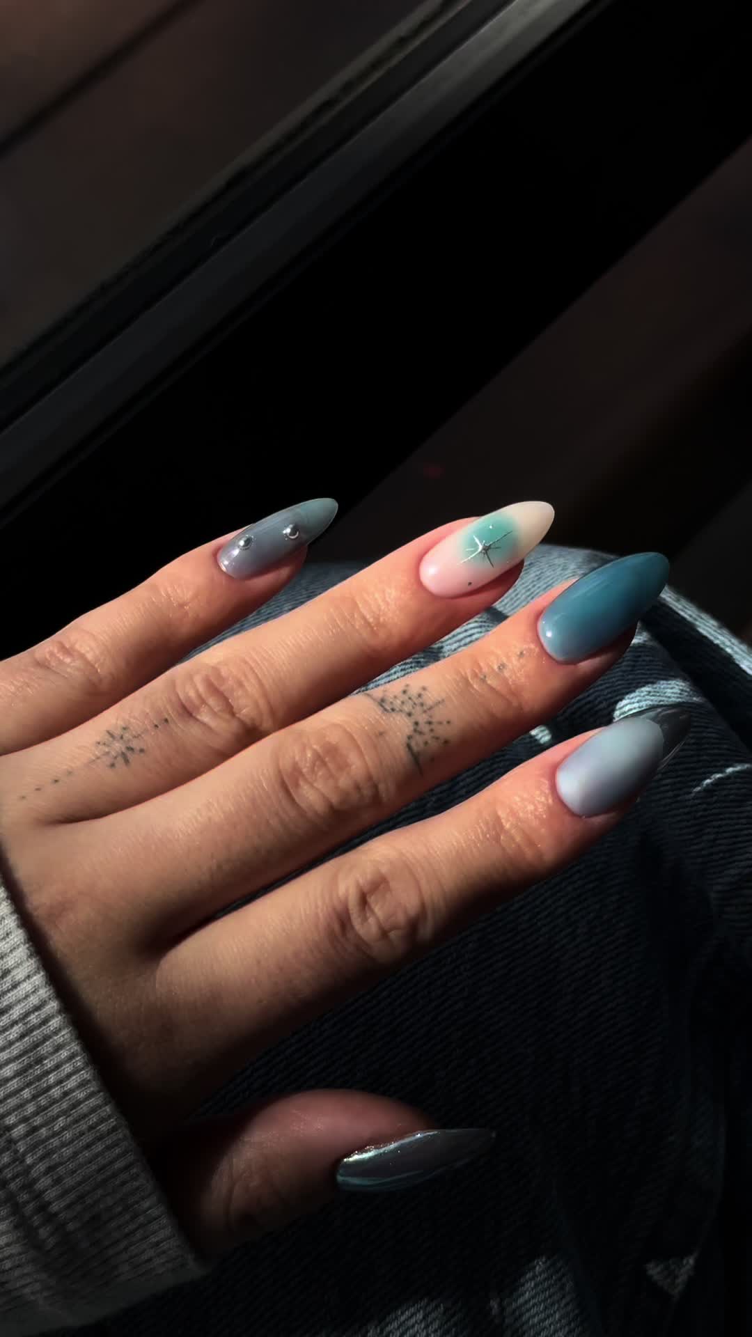 @Abouthernails