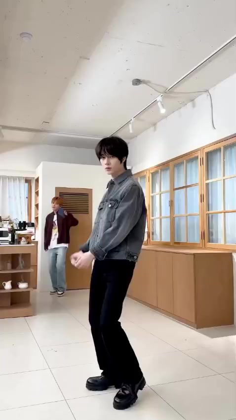 @Ari Hueningkai