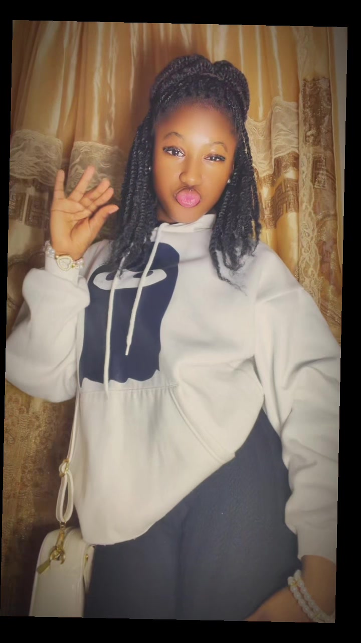 @F👸