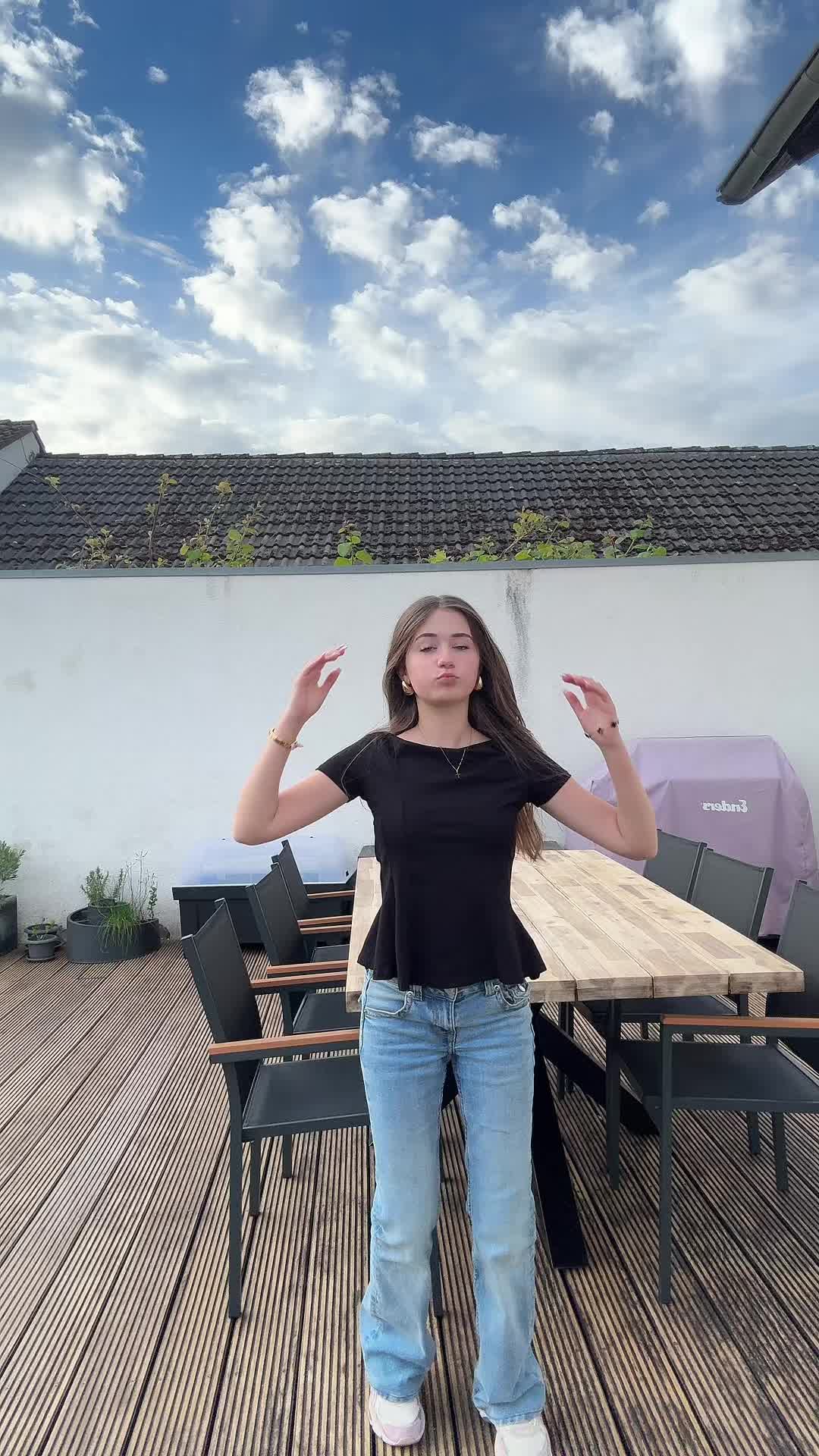@Sarah_Mona
