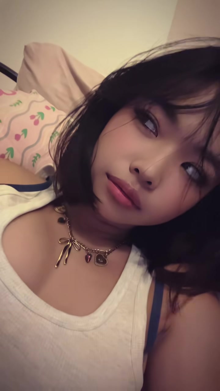 @strwbrryshi_