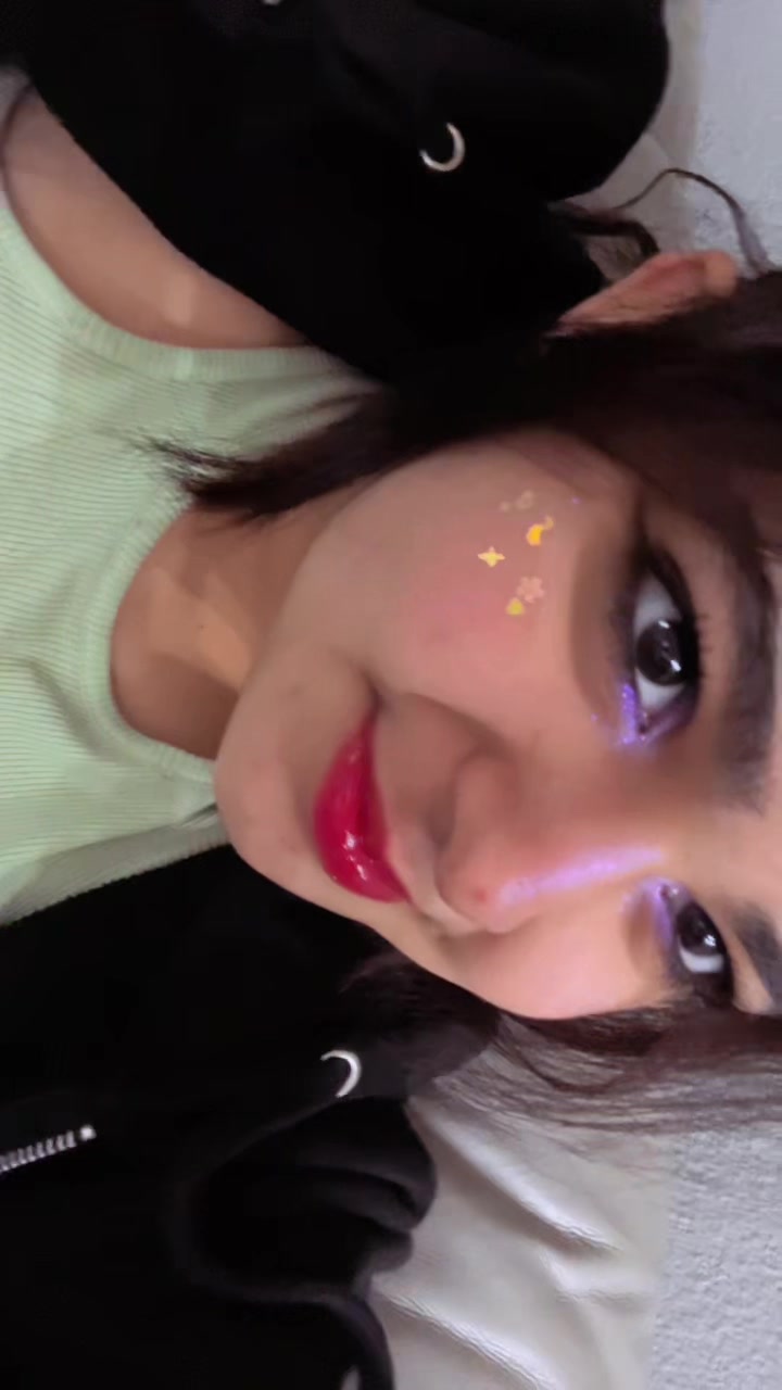 @✨Glitter_shit69✨