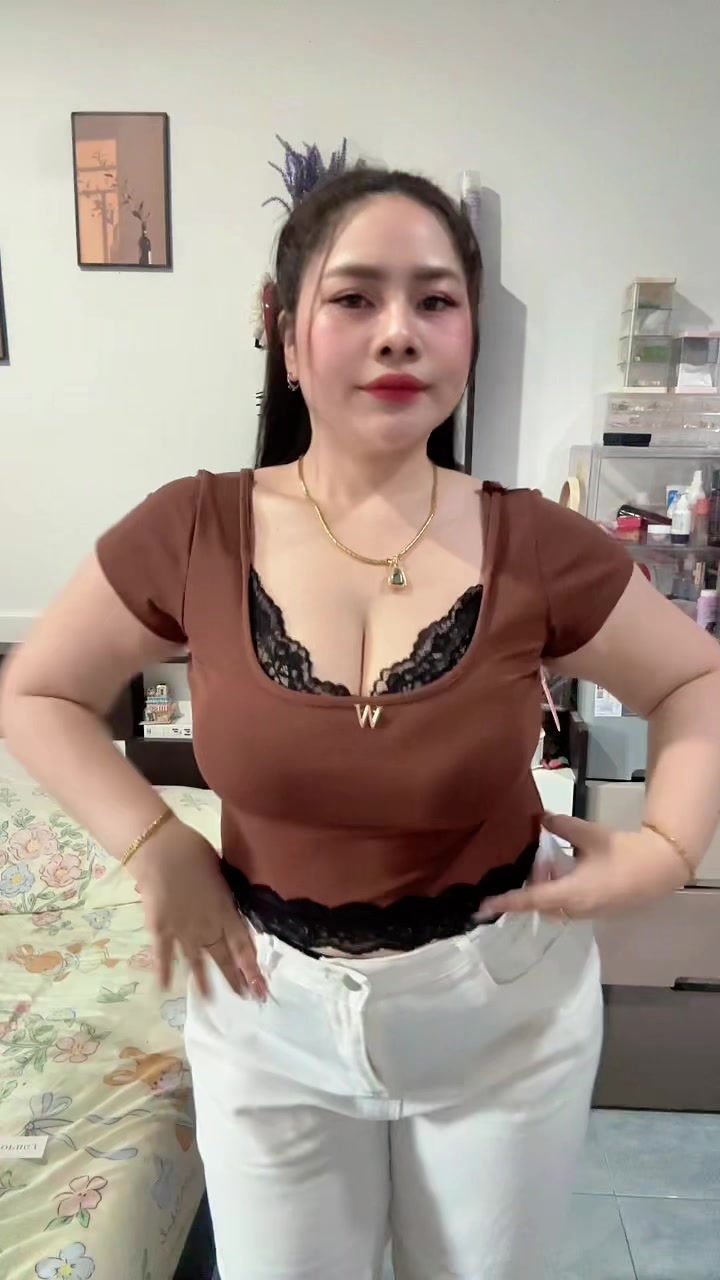 @ปุ้ยเอง สาวอวบที่ชอบแต่งตัวอะ