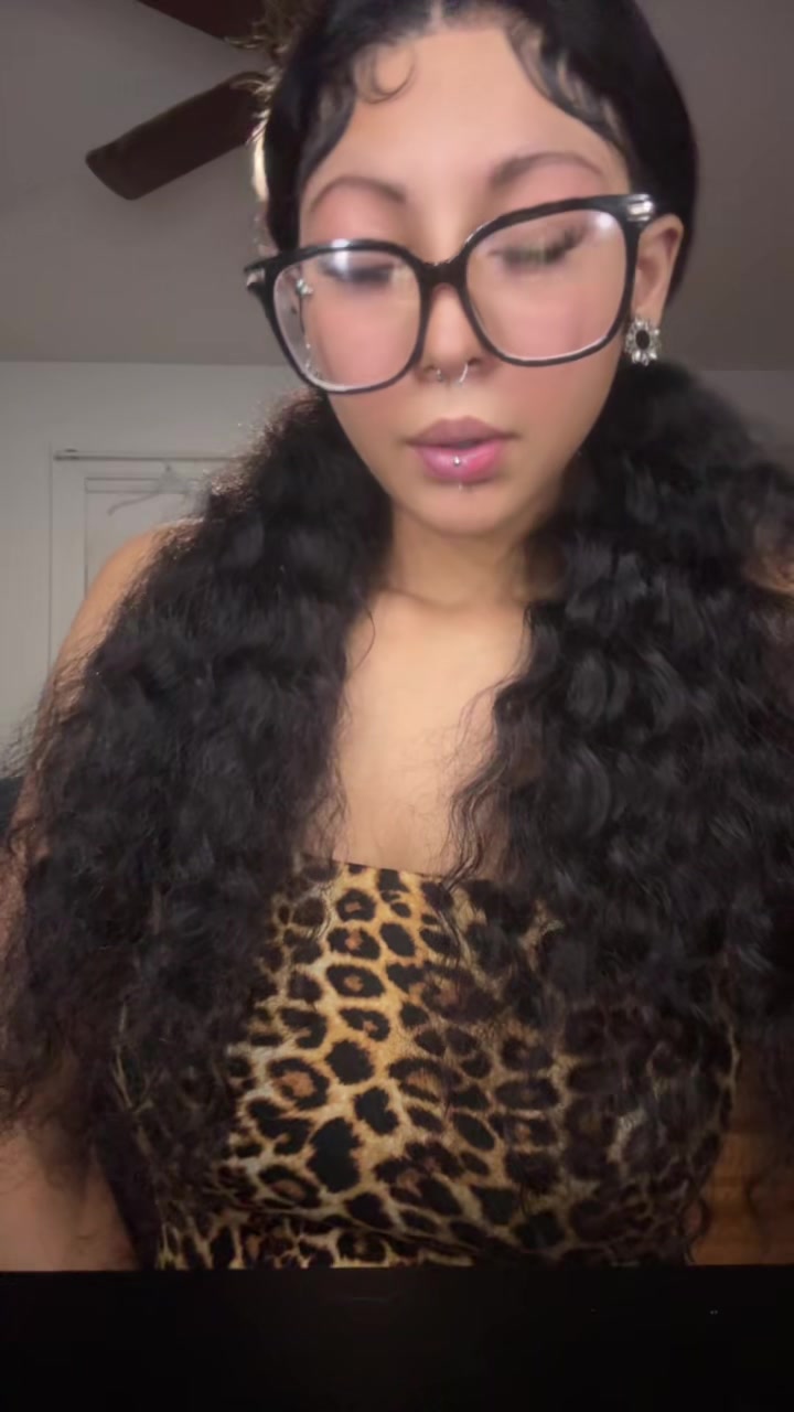 @riley_2hot4u