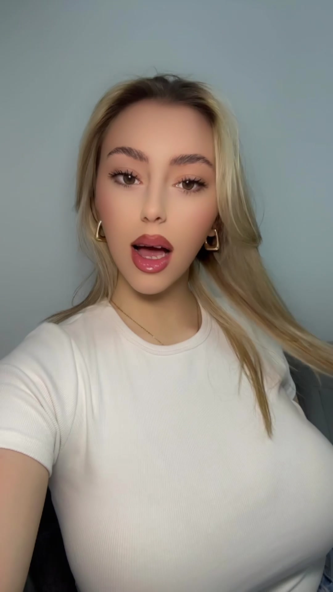 @𝐃𝐈𝐎𝐍𝐀 𝐇𝐀𝐉𝐑𝐈𝐙𝐈
