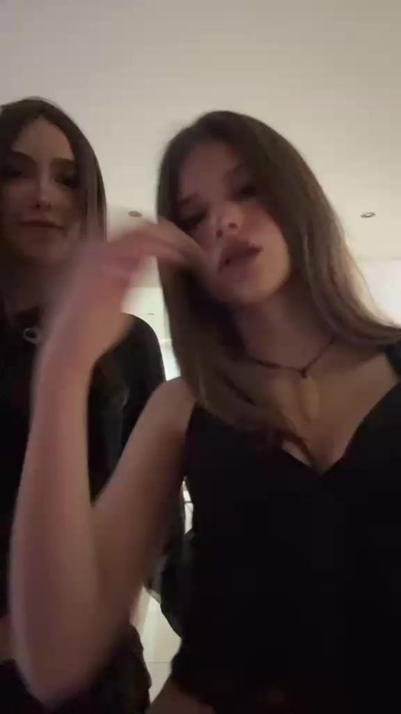 @🖕🏾