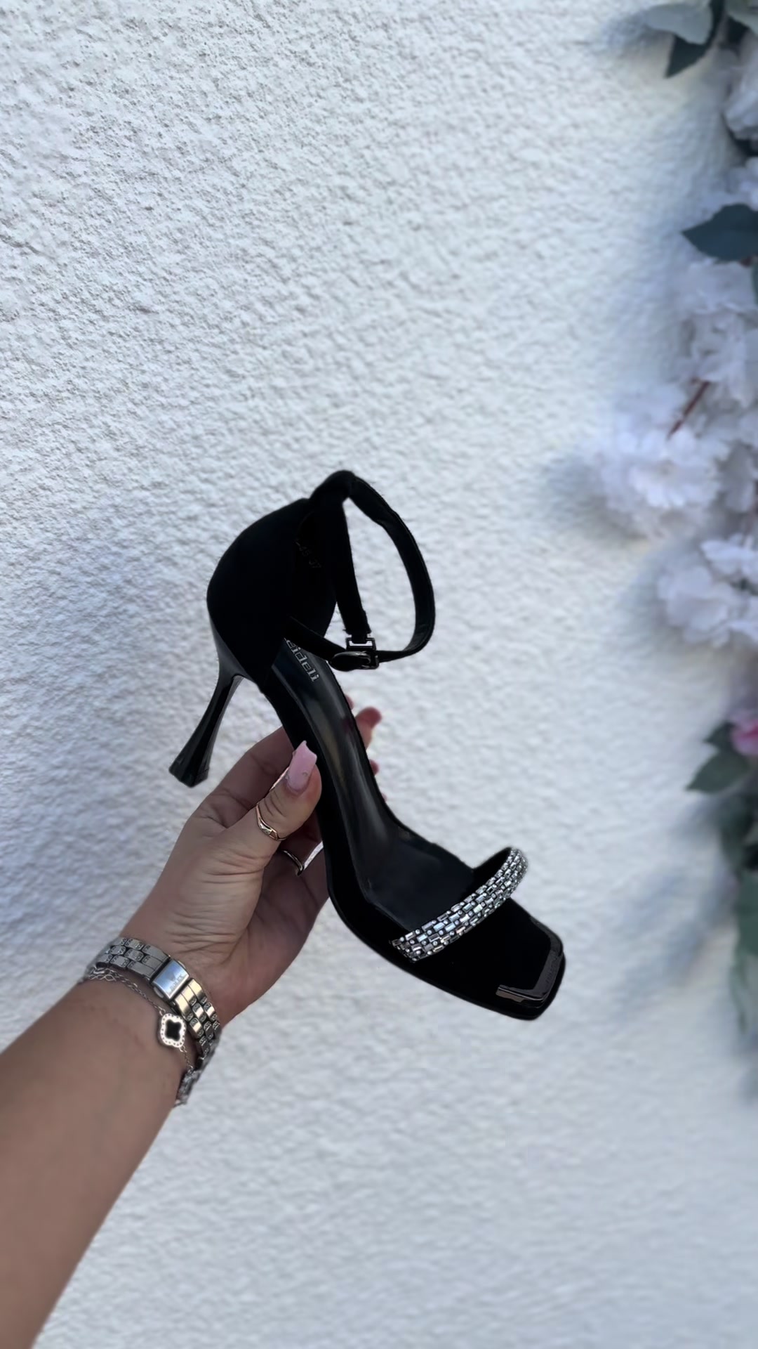 @New Heels Boutique