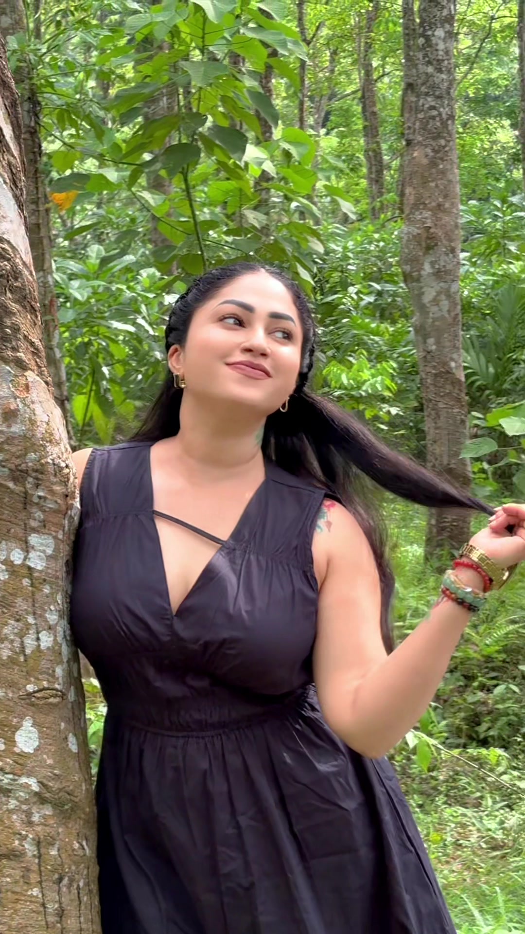 @M E E R A 🌸♌️🇱🇰