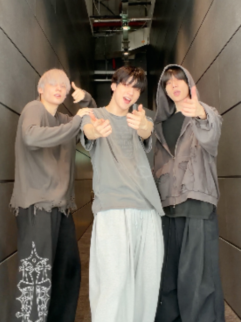 @TOMORROW X TOGETHER