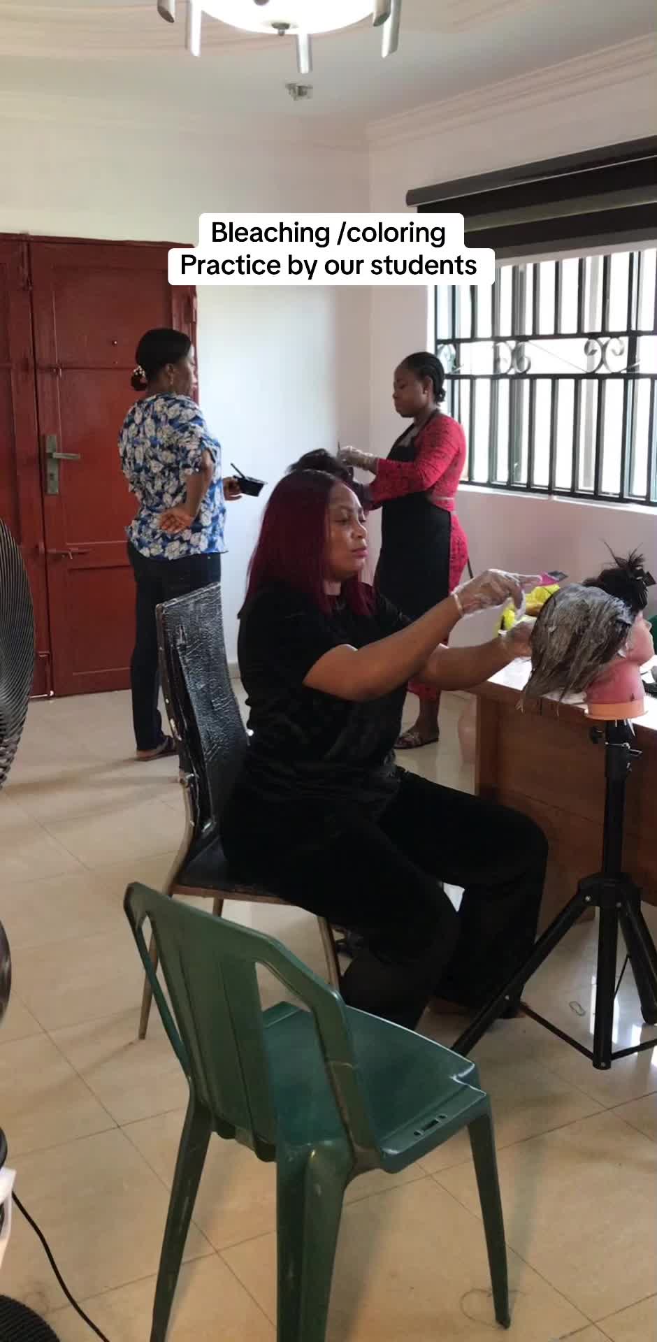 @STYLIST/ WIG TRAINER IN LAGOS