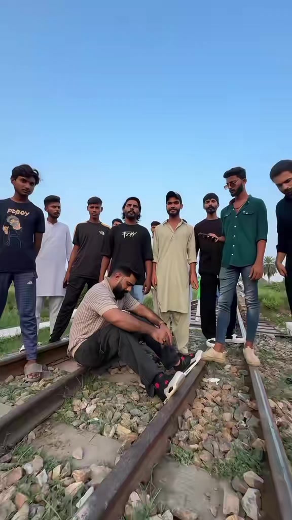 @Husnii_bawa1991