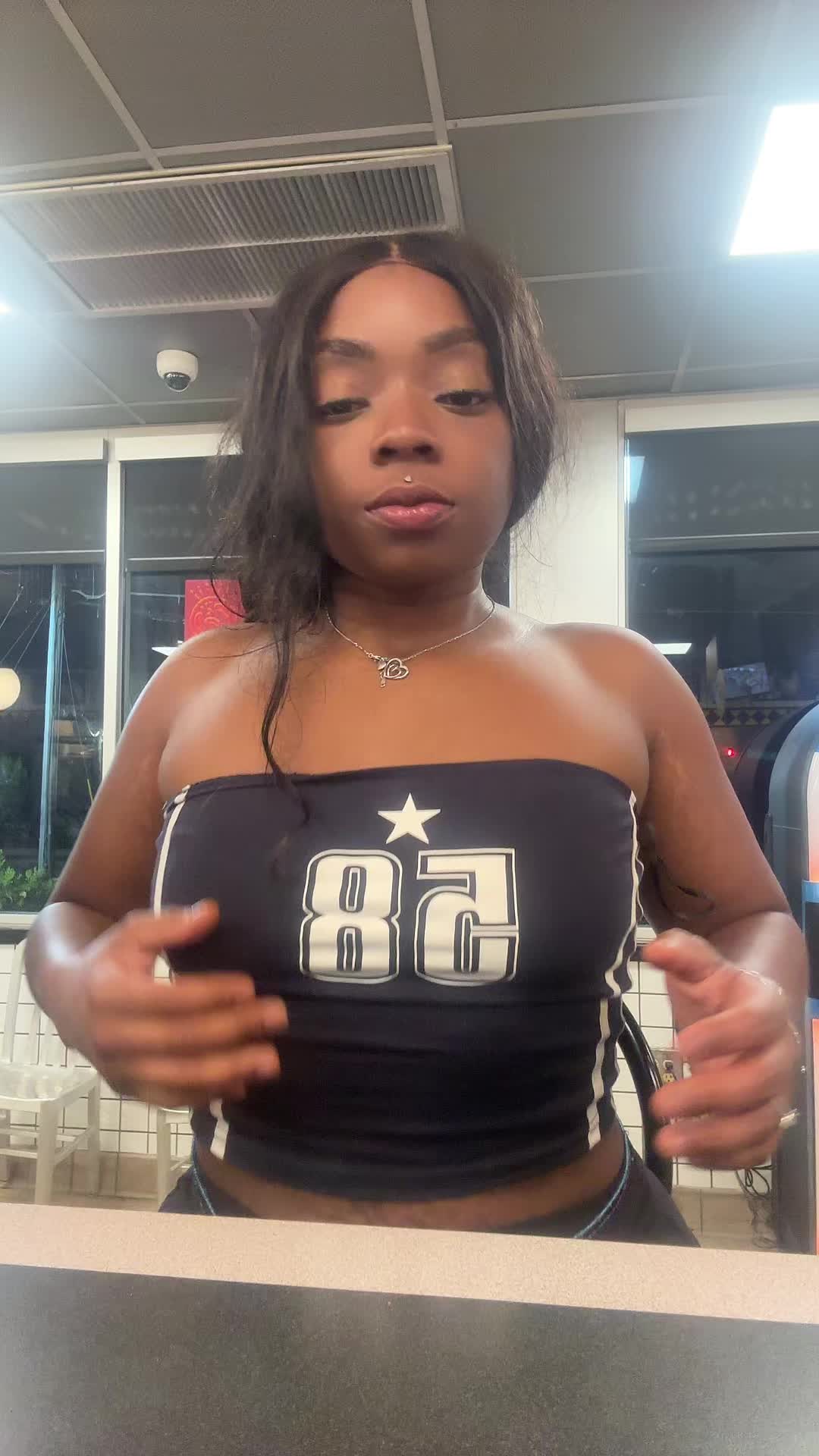@Anijahh_