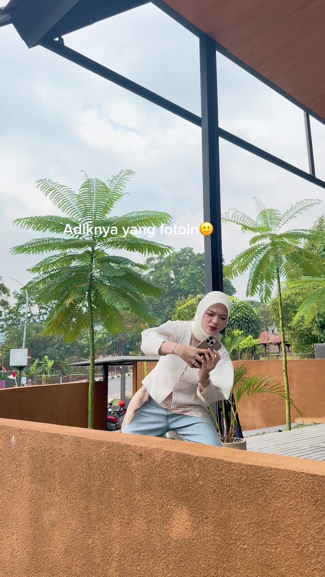 @Velia R