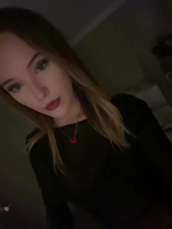 @_emiliaaapzz