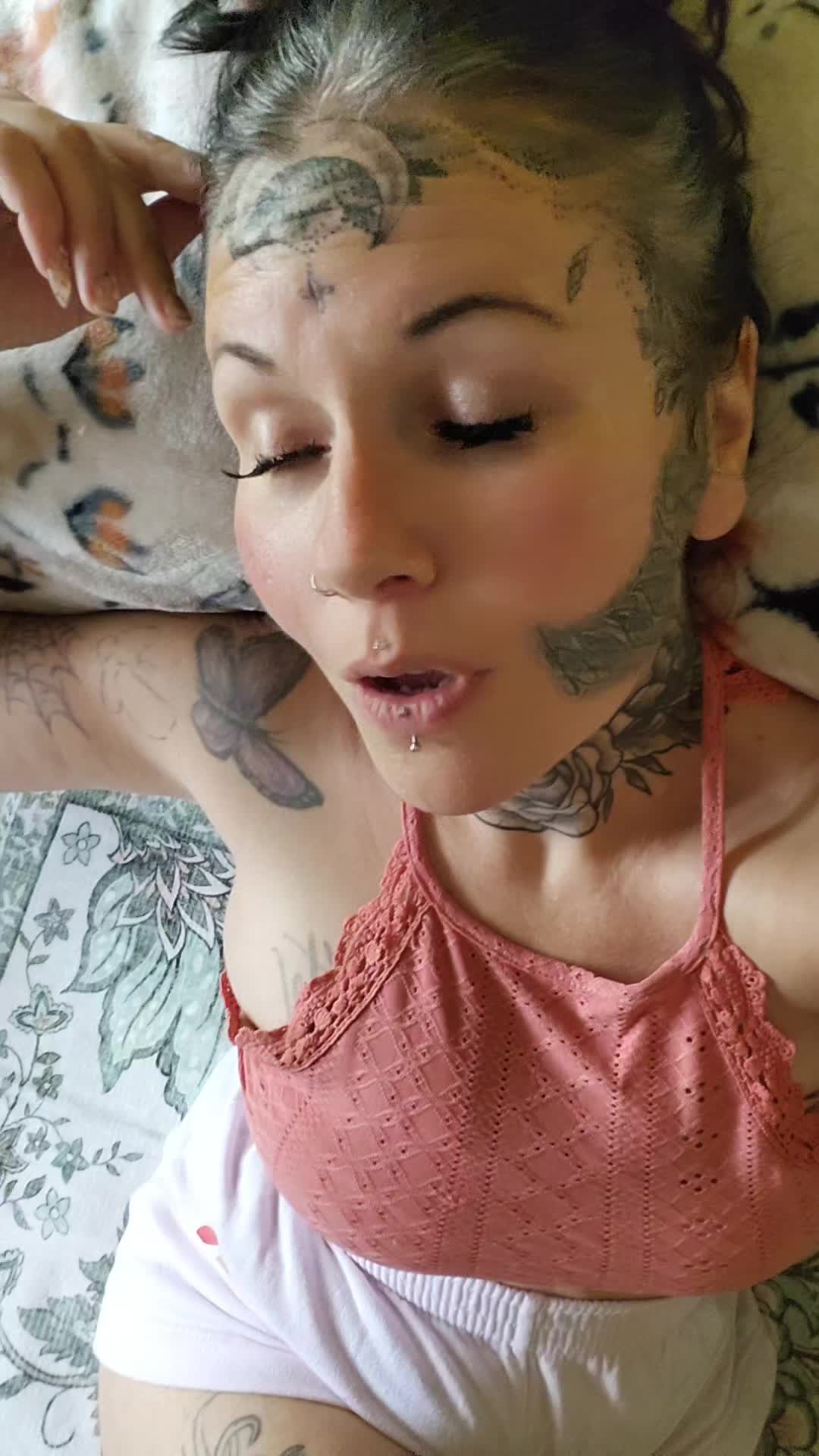 @👑B