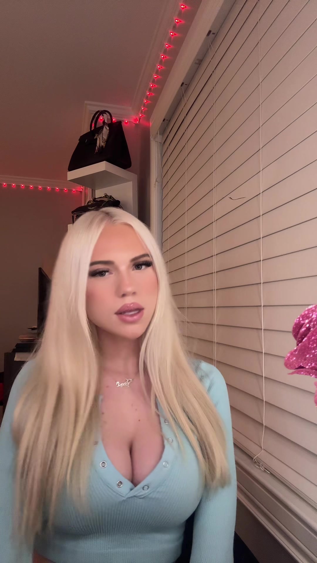 @bella