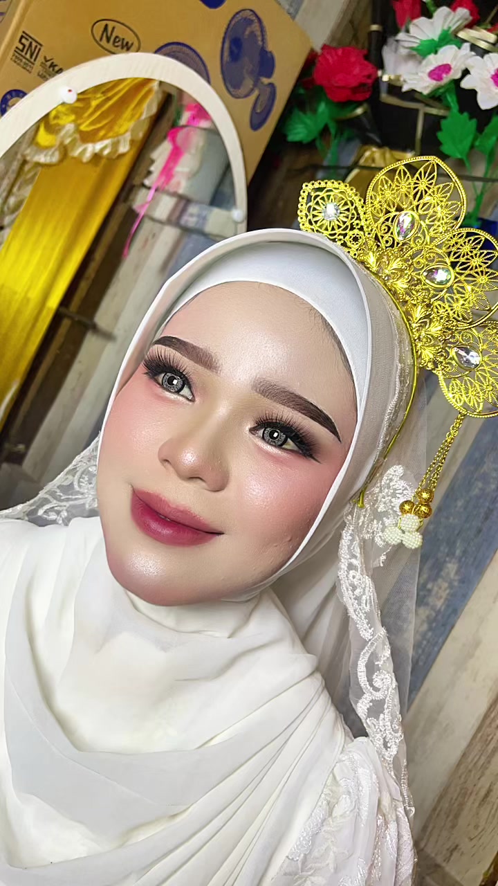 @Anya makeup