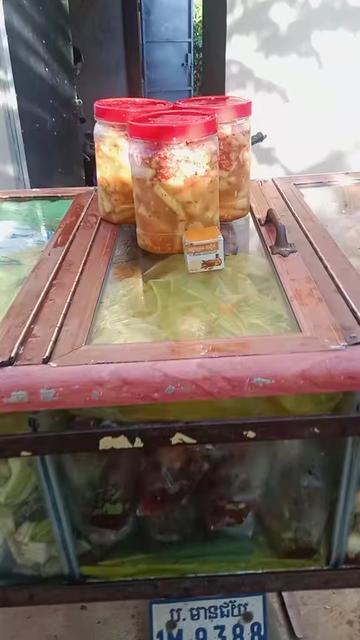 @ម៉ាក់សិទ្ធ លក់ម្ជូរ
