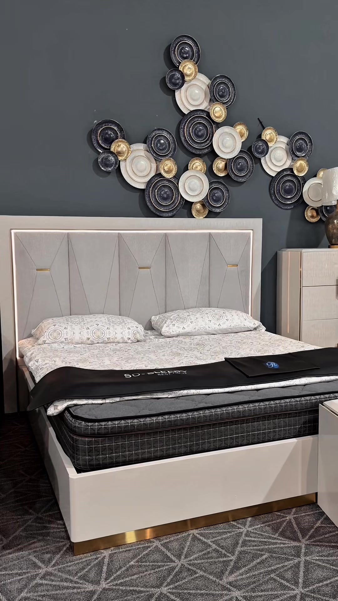@Royal living furniture