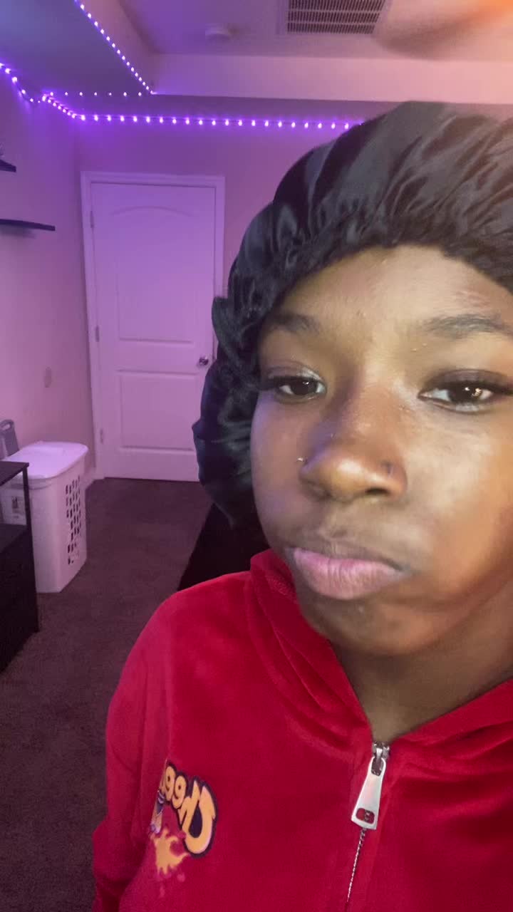 @QUEENGIGGLES