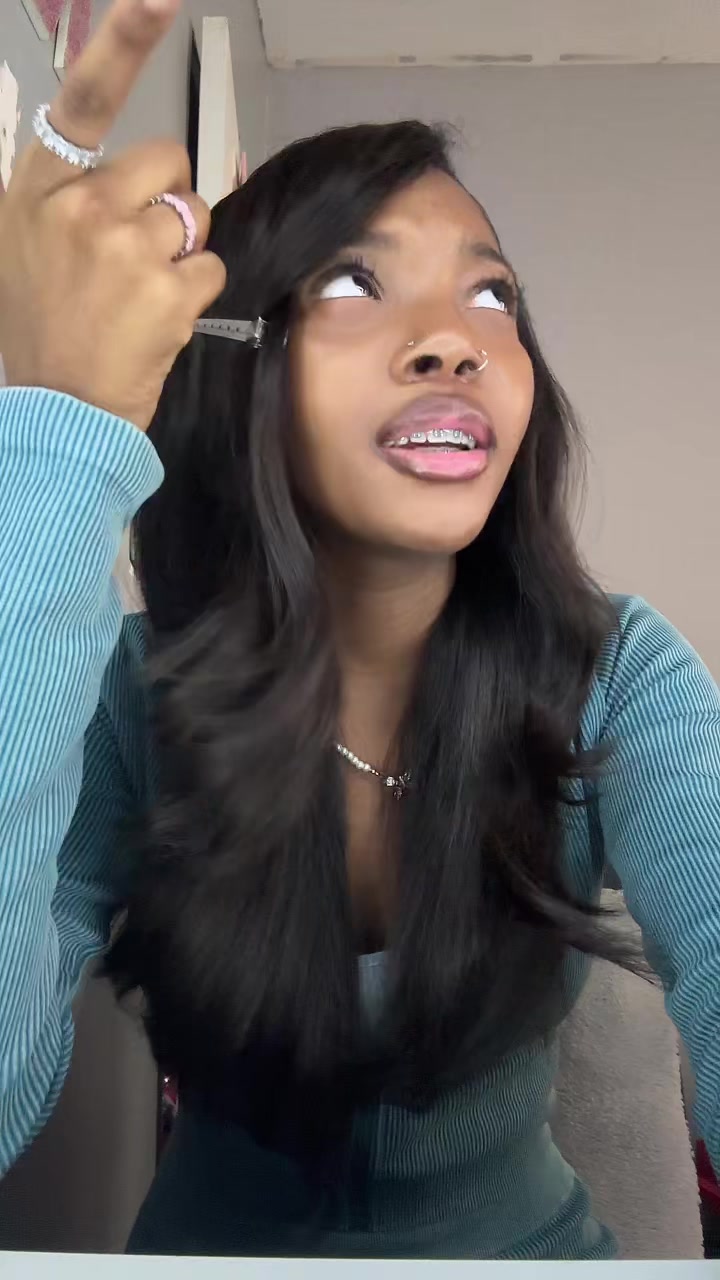 @moraa.