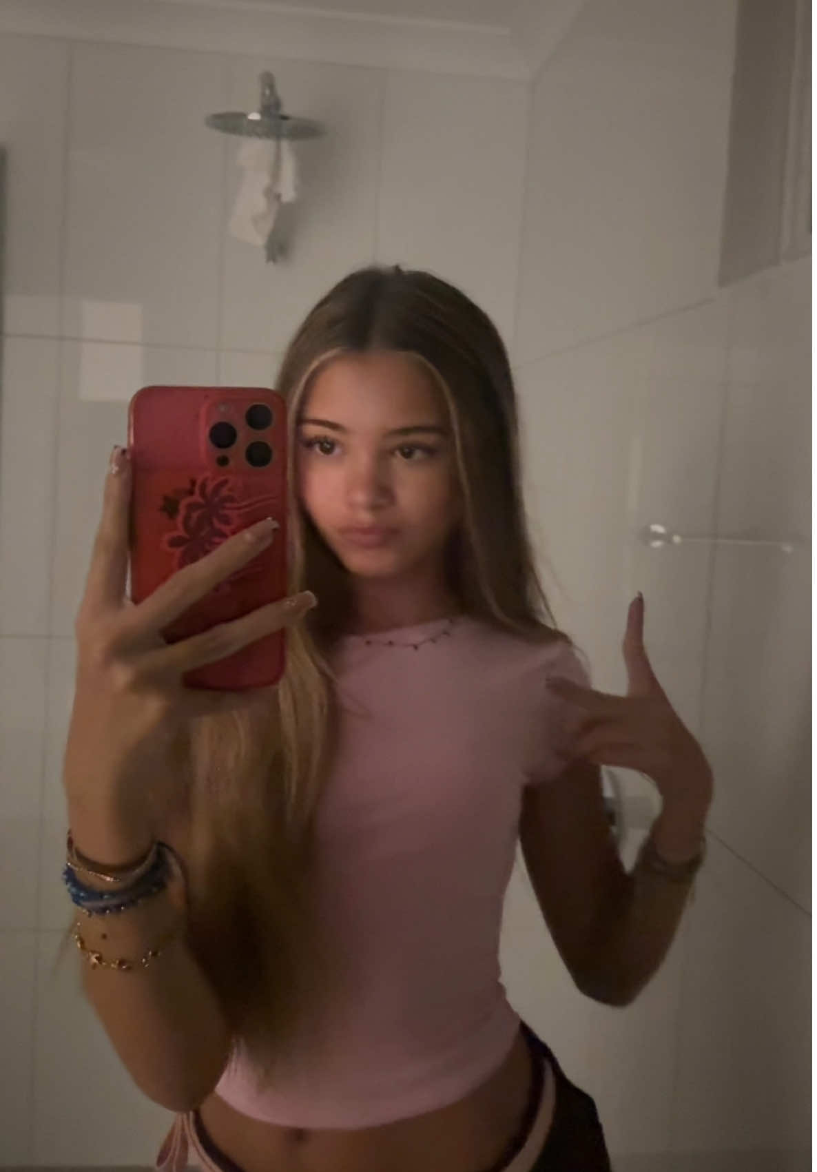 @connieeconw