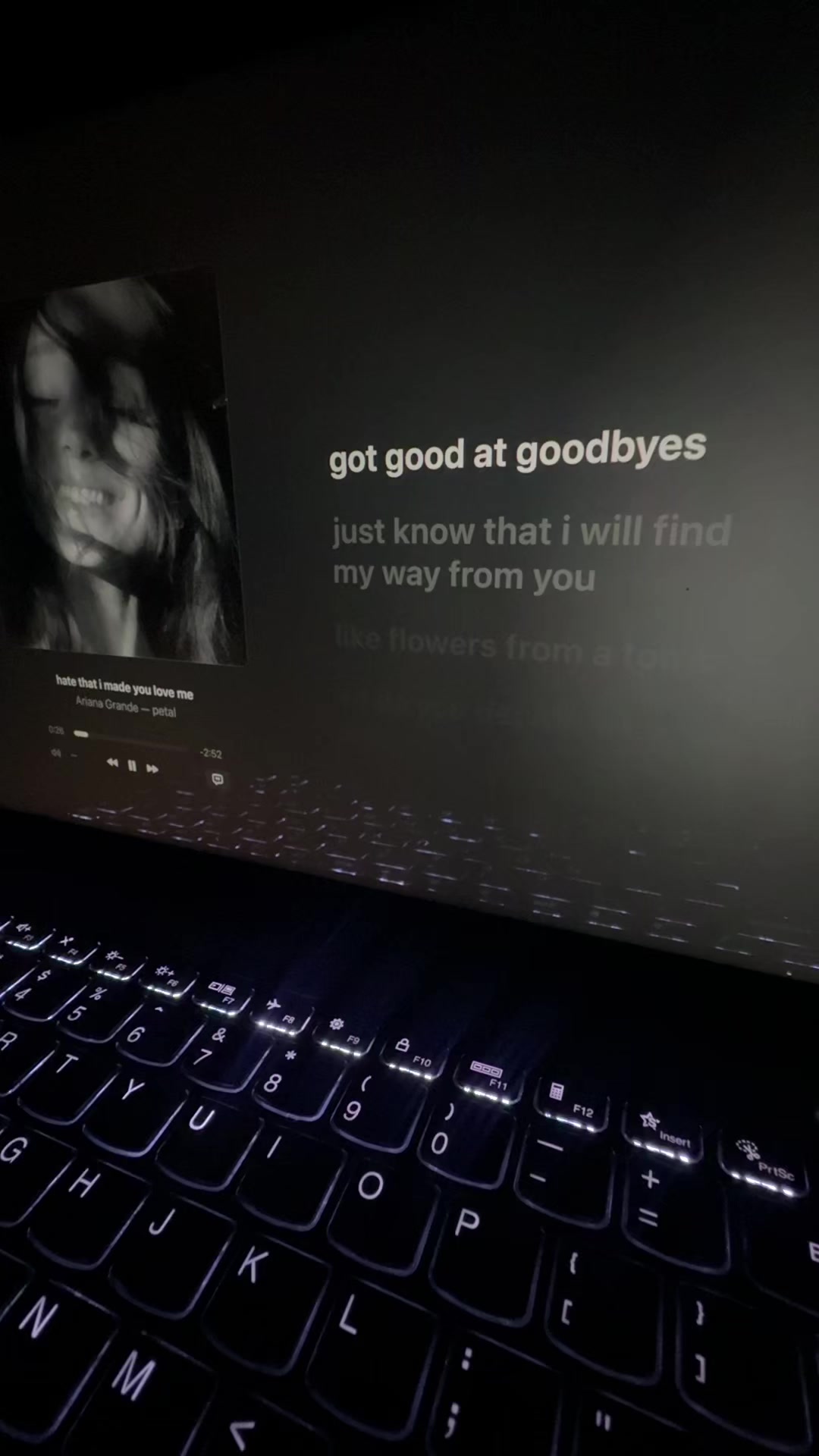 @Daily Lyrics 🎵🎶