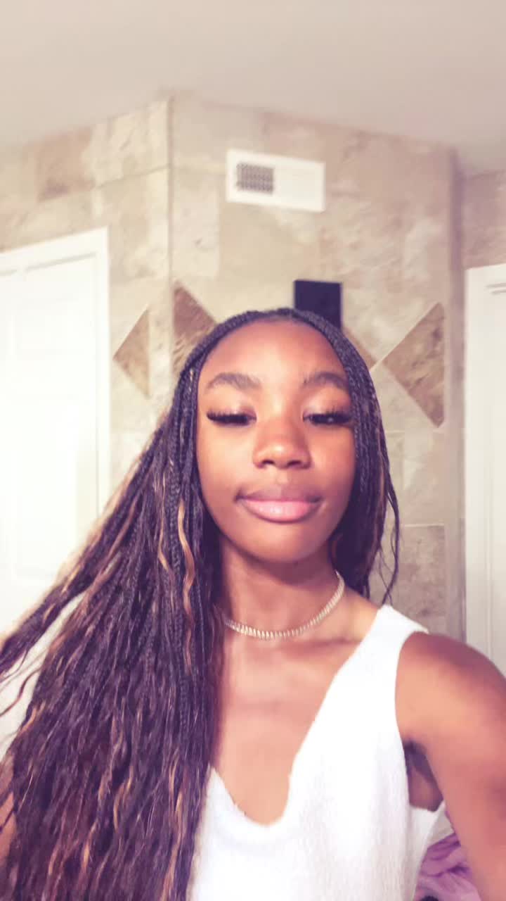@𝒞𝑒𝓈𝒾𝓁𝓎 👸🏽🎀
