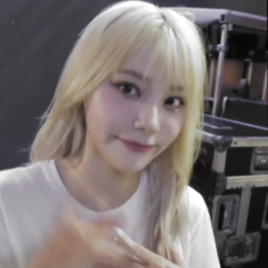 @ᵖˡˢ lesbian heejin