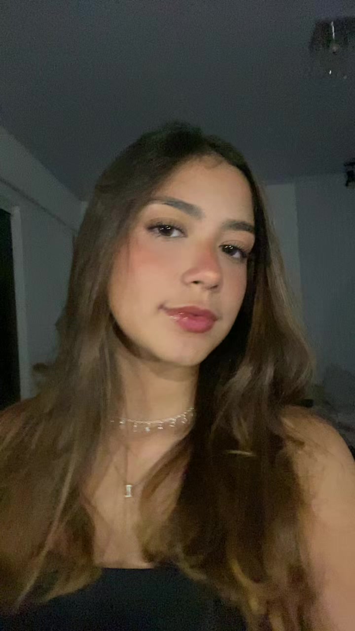 @liviaareiss_