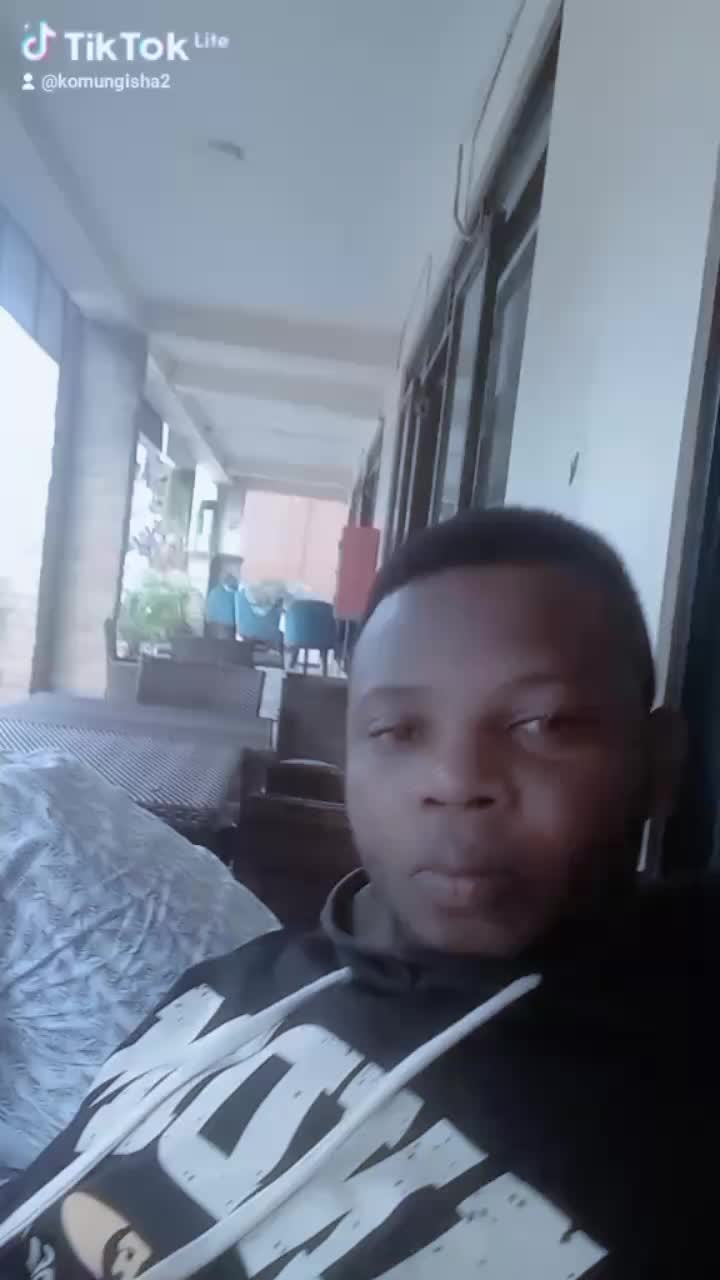 @Komungisha