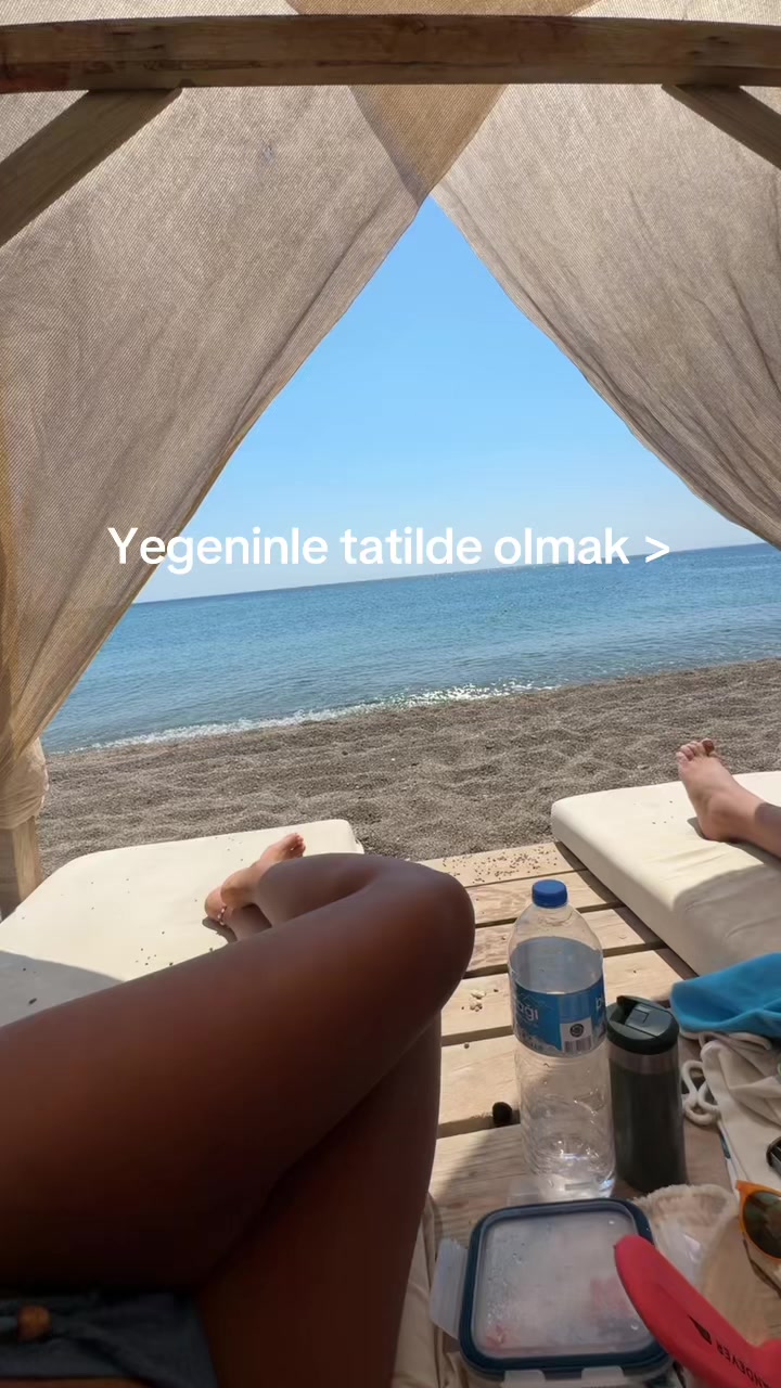 @justbeys_