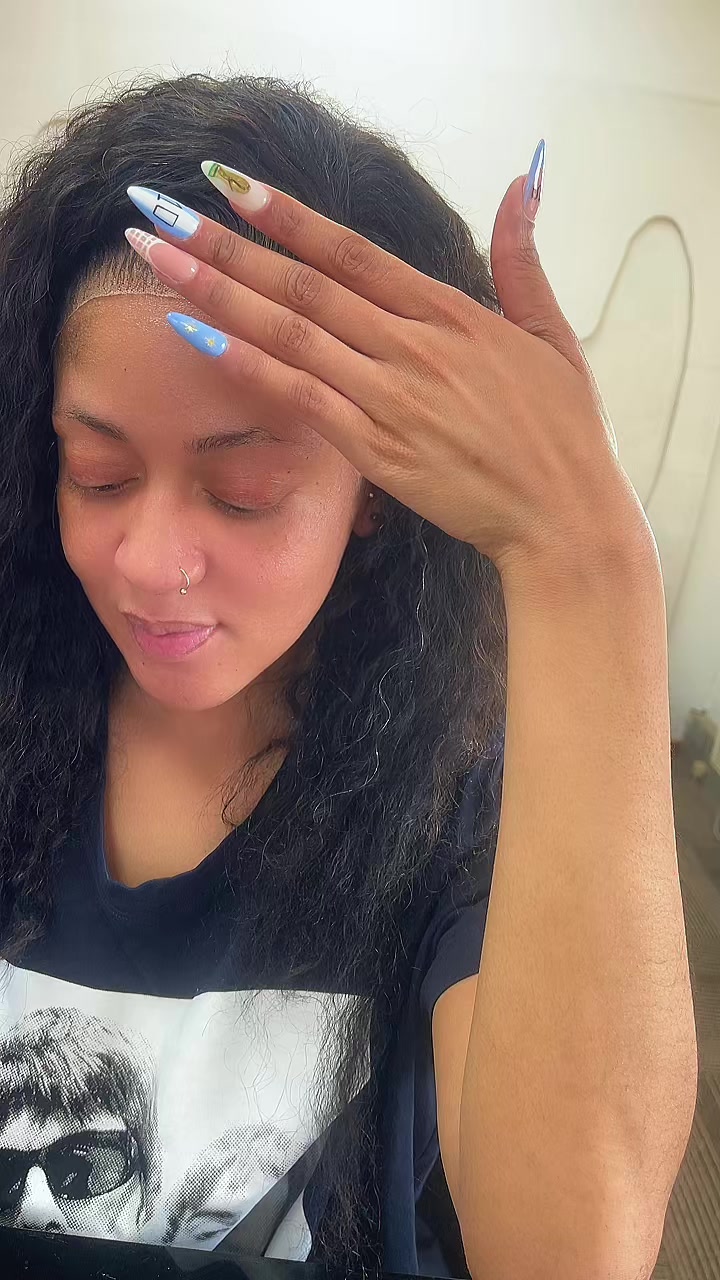 @adenailss