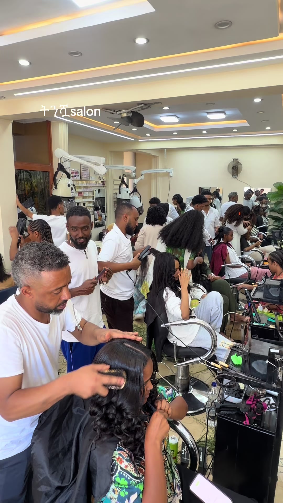 @Tommysimple-make up ትንሿ salon