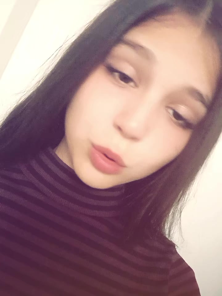 @)