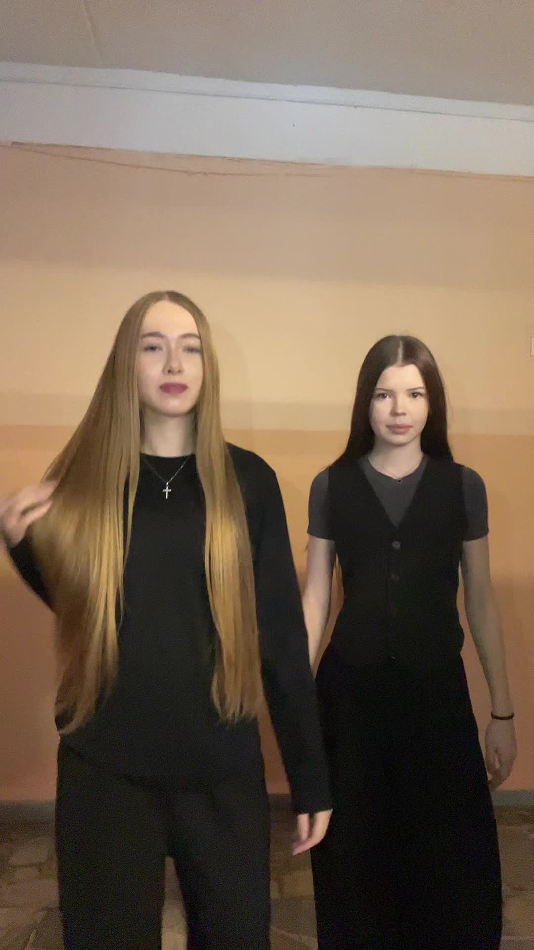 @👩🏼👩🏽