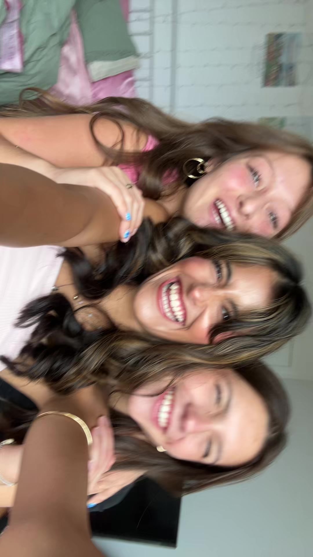 @miaviannee