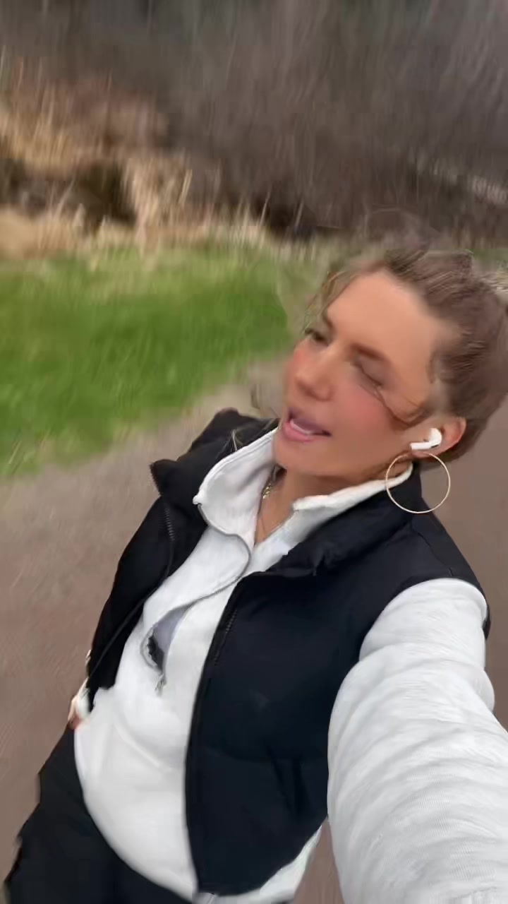 @cryssleb_