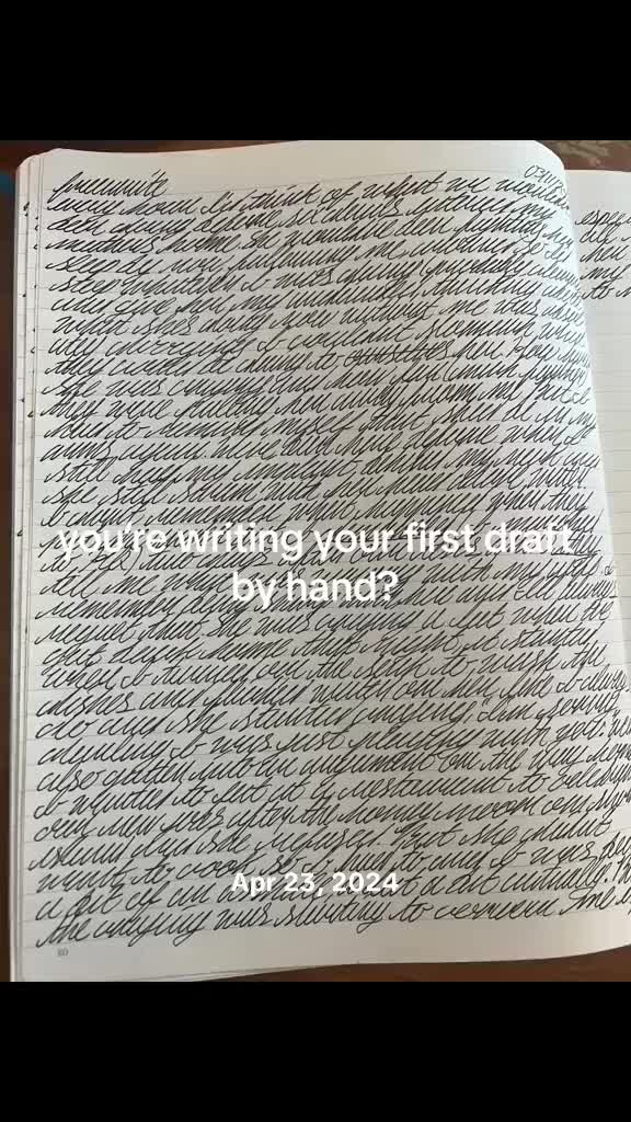 @Dylan | Writer | CC 📚🦋