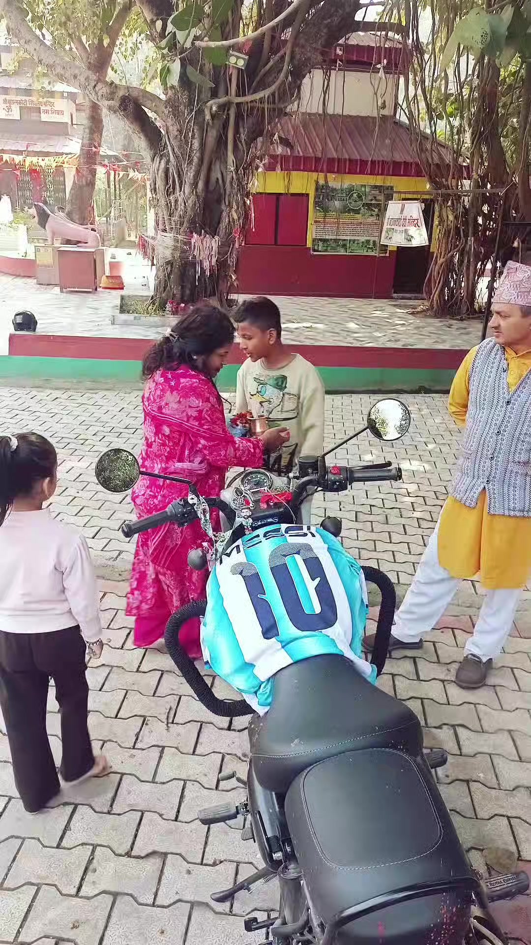 @Roshan Ghimire