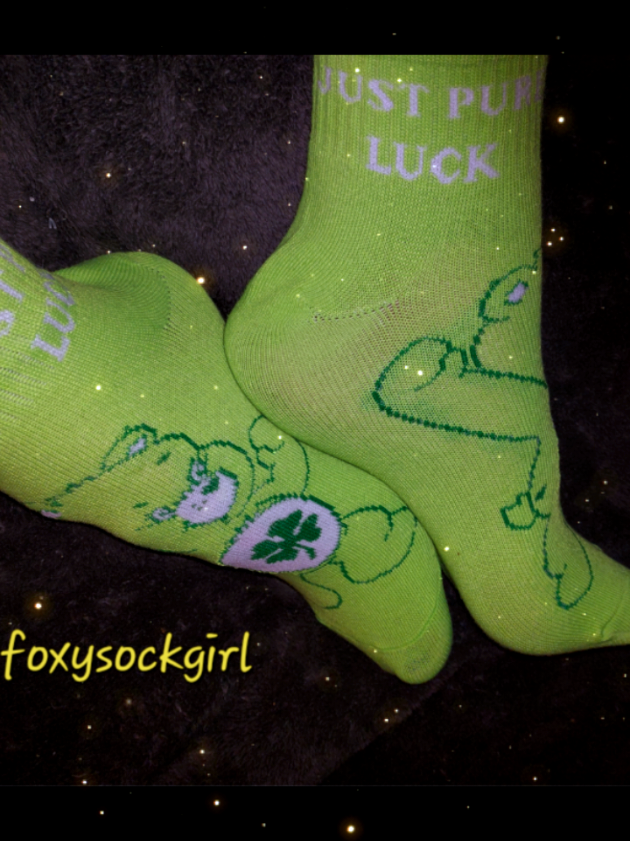 @foxysockgirl